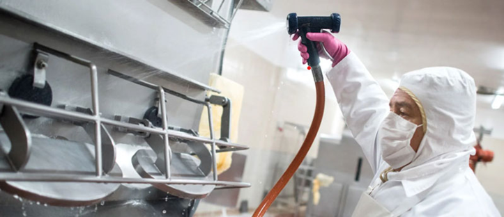 A person holding a tool

Description automatically generated, Picture